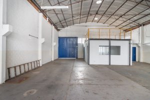 Depósito com 330m², Jardim Botânico em Porto Alegre