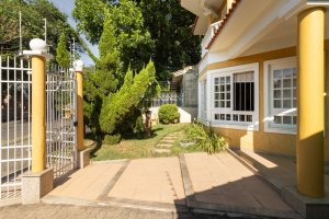 Casa com 246m², 3 dormitórios, 1 suíte, 2 vagas, Vila Ipiranga em Porto Alegre