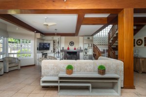 Casa com 246m², 3 dormitórios, 1 suíte, 2 vagas, Vila Ipiranga em Porto Alegre