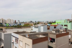 Apartamento com 108m², 3 dormitórios, 1 suíte, 1 vaga, Passo Da Areia em Porto Alegre