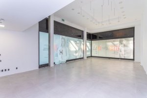 Loja com 76m², Praia De Belas em Porto Alegre