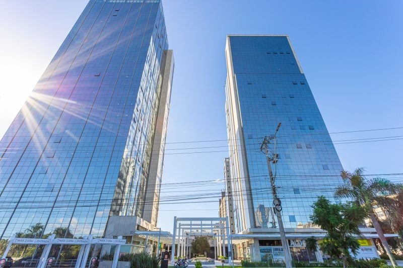 Loja com 76m², Praia De Belas em Porto Alegre