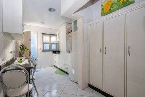 Casa comercial com 190m², 3 vagas, Chácara Das Pedras em Porto Alegre