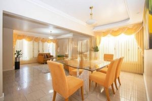 Casa comercial com 190m², 3 vagas, Chácara Das Pedras em Porto Alegre