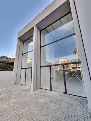 Loja com 141m², Passo da Areia em Porto Alegre