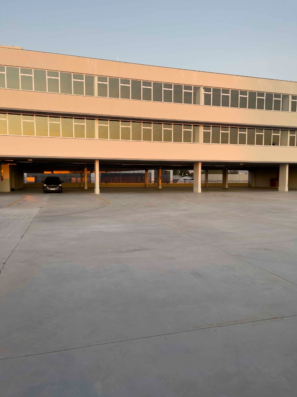 Loja com 890m², São João em Porto Alegre