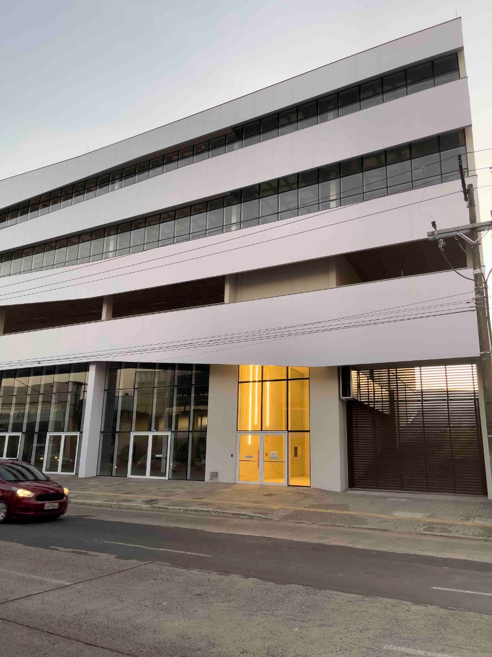 Loja com 890m², São João em Porto Alegre