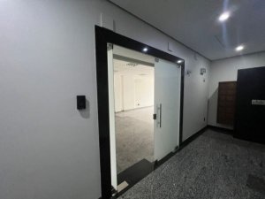 Loja com 350m², 4 vagas, Passo Da Areia em Porto Alegre