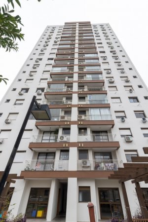 Apartamento com 81m², 2 dormitórios, 1 suíte, 2 vagas, Passo Da Areia em Porto Alegre