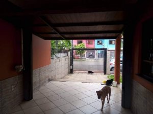 Casa com 178m², 3 dormitórios, 1 suíte, 3 vagas, Parque Santa Fé em Porto Alegre