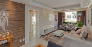 Apartamento com 72m², 2 dormitórios, 1 suíte, 2 vagas, Higienópolis em Porto Alegre