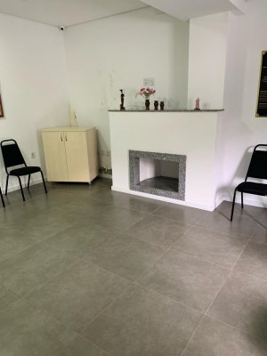 Casa comercial com 350m², 20 vagas, Auxiliadora em Porto Alegre