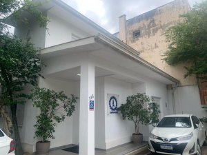 Casa comercial com 350m², 20 vagas, Auxiliadora em Porto Alegre