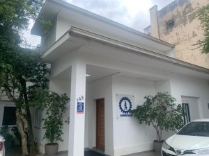 Casa comercial com 350m², 20 vagas, Auxiliadora em Porto Alegre