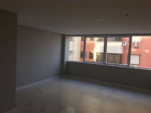 Salas/Conjuntos com 33m², Mont Serrat em Porto Alegre