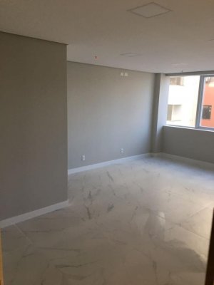 Salas/Conjuntos com 33m², Mont Serrat em Porto Alegre