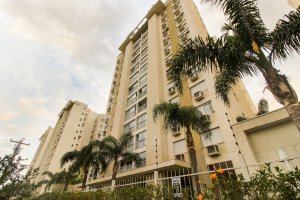 Apartamento com 95m², 3 dormitórios, 1 suíte, 2 vagas, Jardim Lindóia em Porto Alegre