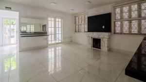 Casa comercial com 250m², 2 vagas, Moinhos De Vento em Porto Alegre