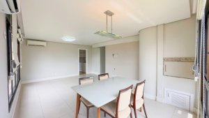 Apartamento com 98m², 3 dormitórios, 1 suíte, 2 vagas, São João em Porto Alegre