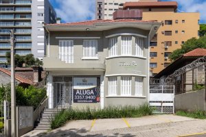 Casa comercial com 290m², 3 vagas, Auxiliadora em Porto Alegre
