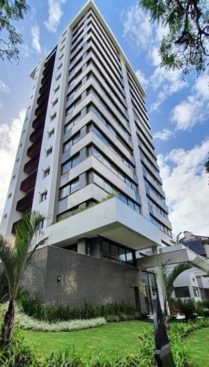 Apartamento com 125m², 3 dormitórios, 3 suítes, 2 vagas, Petrópolis em Porto Alegre