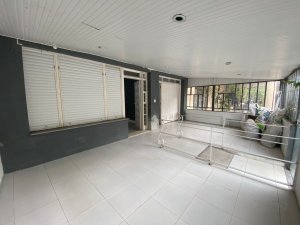 Casa comercial com 160m², Auxiliadora em Porto Alegre