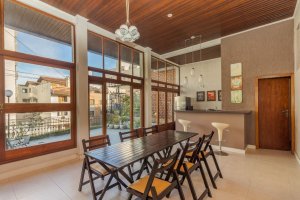 Casa comercial com 238m², 3 vagas, Rio Branco em Porto Alegre