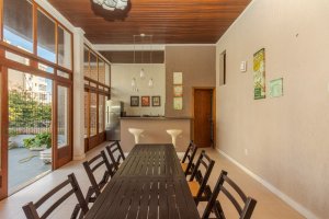 Casa comercial com 238m², 3 vagas, Rio Branco em Porto Alegre