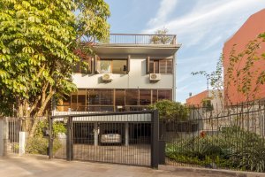 Casa comercial com 238m², 3 vagas, Rio Branco em Porto Alegre