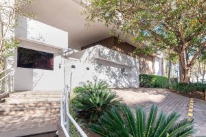 Apartamento com 80m², 3 dormitórios, 1 suíte, 2 vagas, Jardim Itu Sabará em Porto Alegre