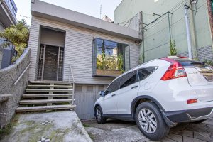 Casa comercial com 200m², 3 vagas, São João em Porto Alegre