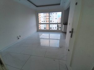Apartamento com 70m², 2 dormitórios, 1 suíte, 2 vagas, Passo Da Areia em Porto Alegre
