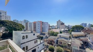 Apartamento com 152m², 3 dormitórios, 1 suíte, 2 vagas, Passo Da Areia em Porto Alegre