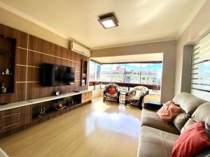 Apartamento com 137m², 3 dormitórios, 1 suíte, 2 vagas, Jardim Lindóia em Porto Alegre