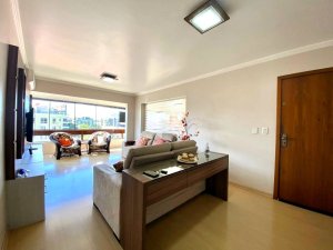 Apartamento com 137m², 3 dormitórios, 1 suíte, 2 vagas, Jardim Lindóia em Porto Alegre