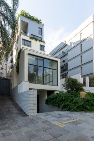 Apartamento Garden com 81m², 2 dormitórios, 2 vagas, Petrópolis em Porto Alegre