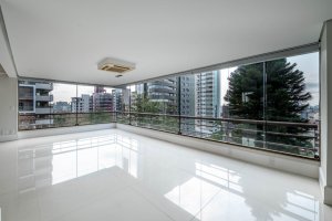 Apartamento com 373m², 4 dormitórios, 4 suítes, 4 vagas, Auxiliadora em Porto Alegre