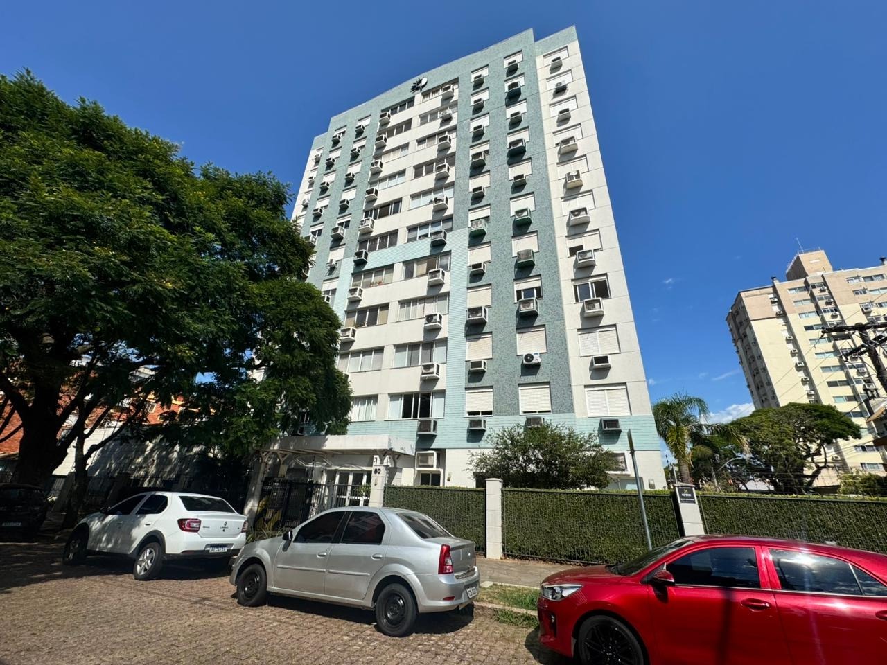 Apartamento com 83m², 3 dormitórios, 1 suíte, 1 vaga, Jardim Botânico em Porto Alegre