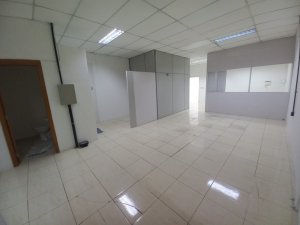 Loja com 156m², Partenon em Porto Alegre