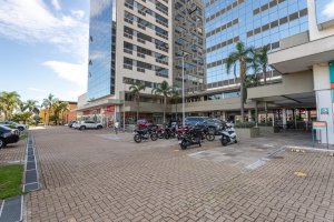 Loja com 393m², Jardim Botânico em Porto Alegre